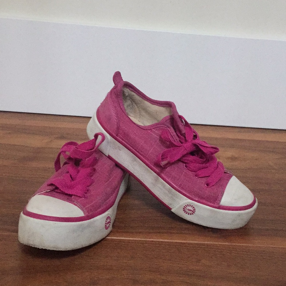 Pink UGG sneakers 💞